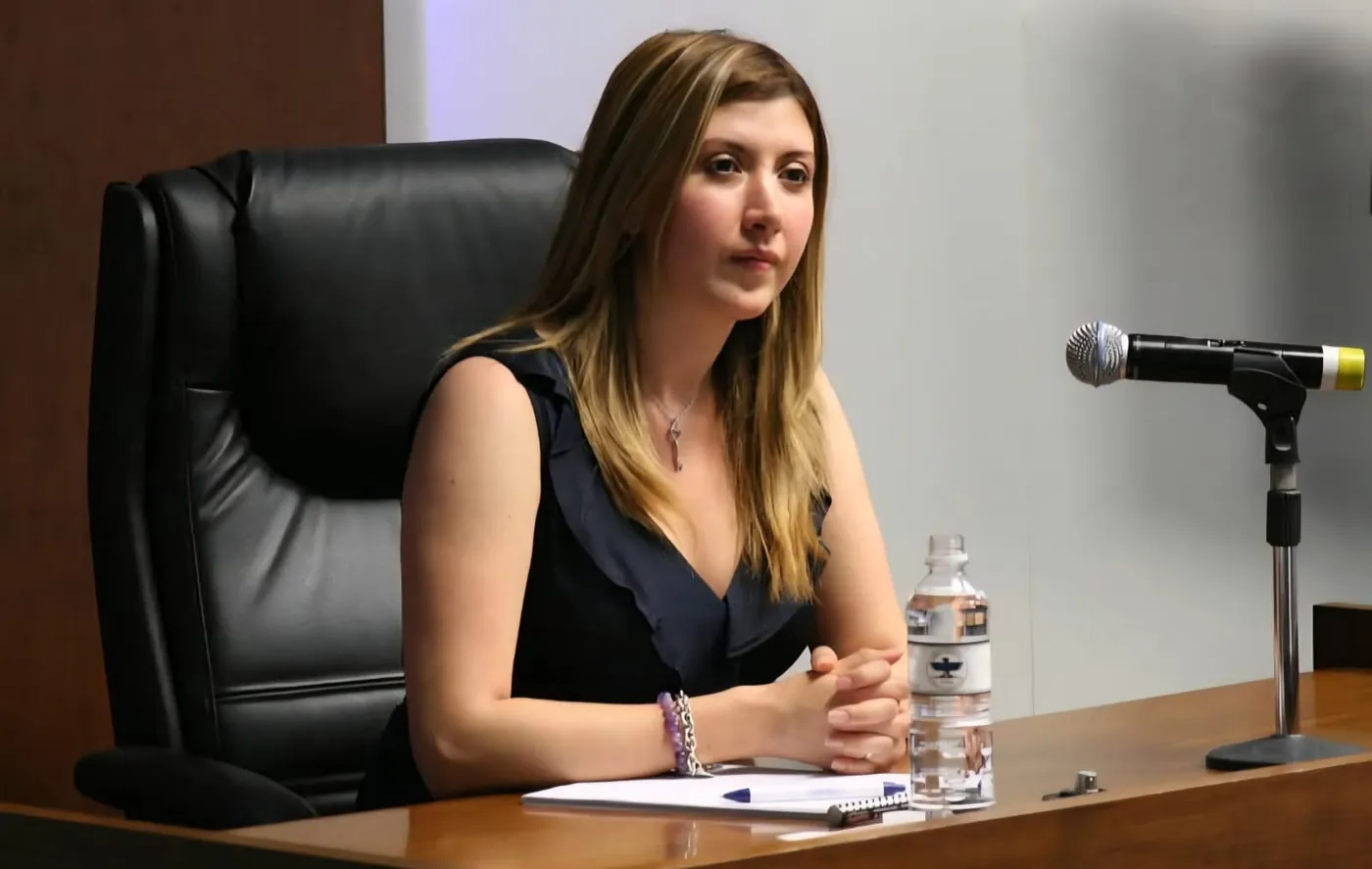 La Dra. González Obregón en una mesa de trabajo sobre el sistema penal acusatorio